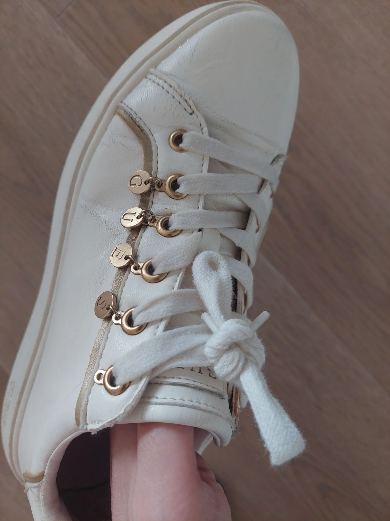 Tênis Guess Branco e Dourado – photo 2